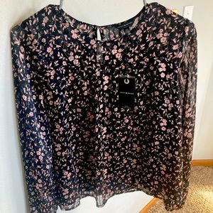 Adorable Lucky Brand blouse